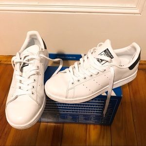 Adidas WOMENS size 7.5 Stan Smith black